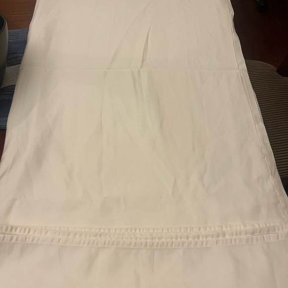 Prescott Fine linen King size Flat sheet! Firm Price - Picture 15 of 15